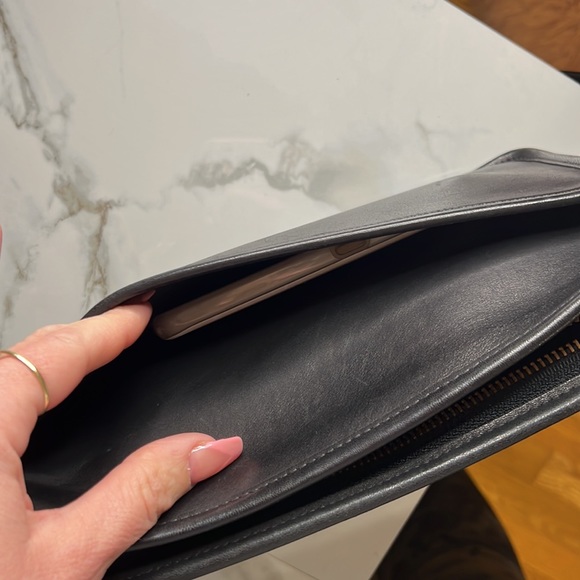 Vintage 1970’s COACH Clutch Black Leather w/ pocket - Picture 9 of 10